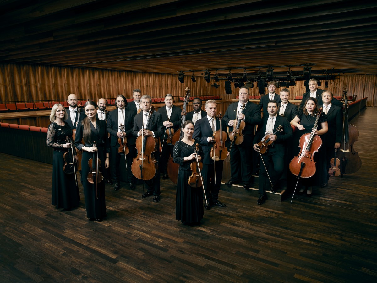 Gruppenbild der Streichergruppe der Würth Philharmoniker